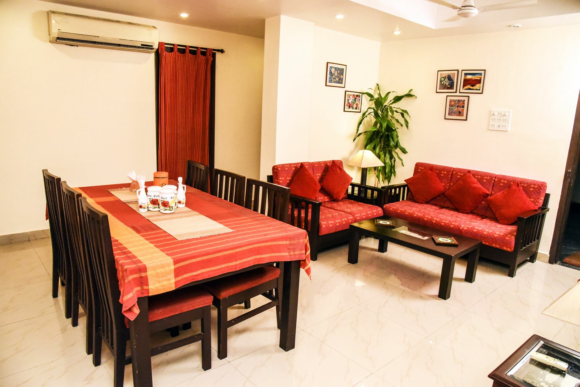 Red Arrow Residency Guest house